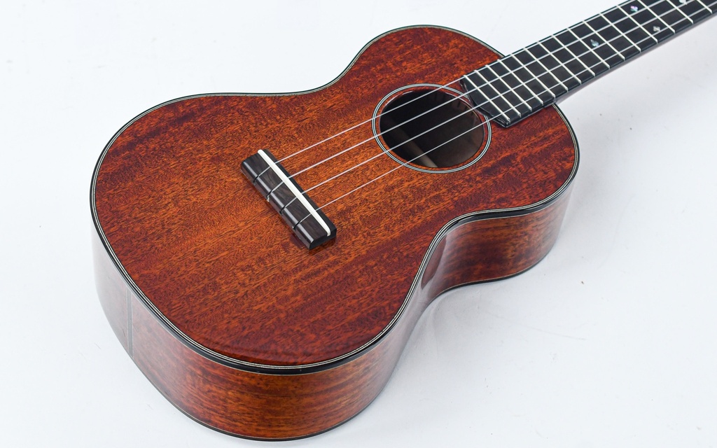 Eastman tenor deals ukulele